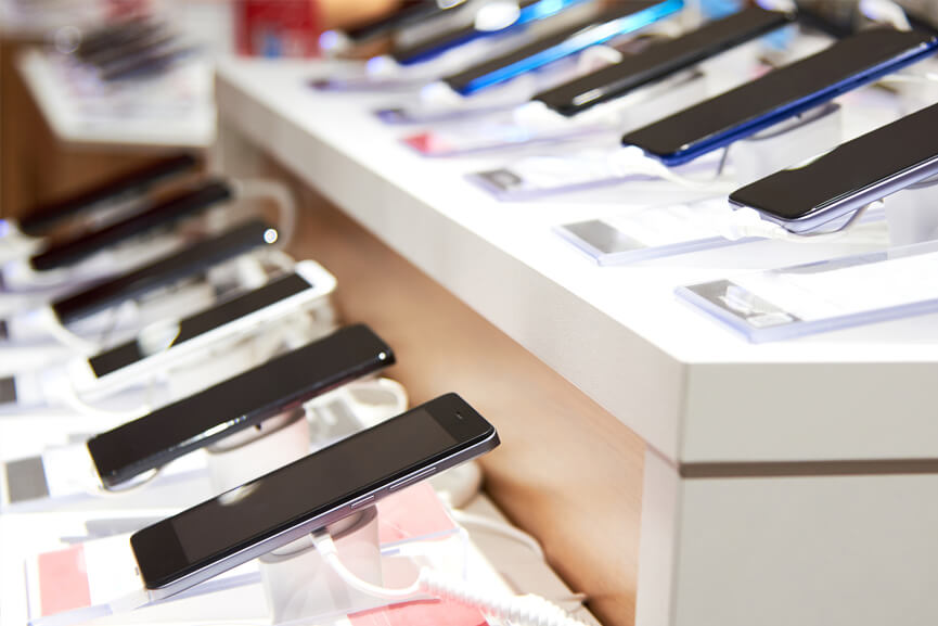 Install Smart Lockers in Gadget Shops